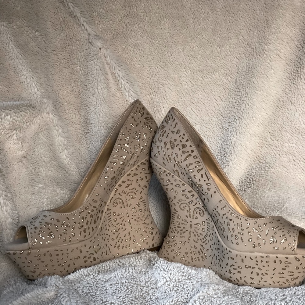 Gianni Bini dress heels